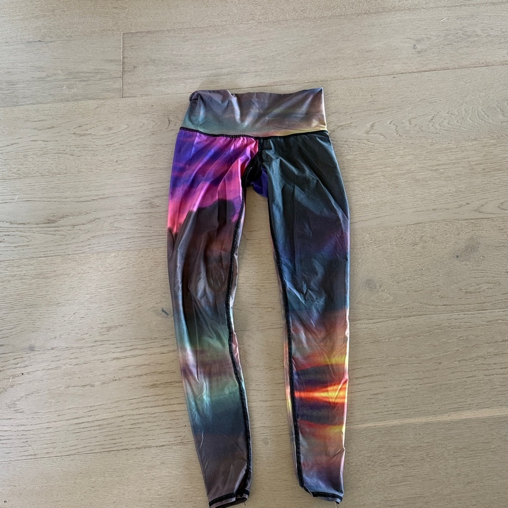 Teeki XS Leggings with Purple and Pink Hues